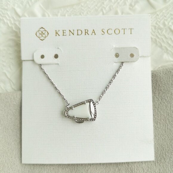 Kendra Scott Cheer White Mother-of-Pearl Necklace Silver - Picture 1 of 4